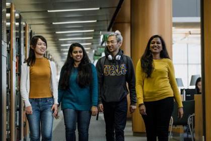 International students walk together through MLK library